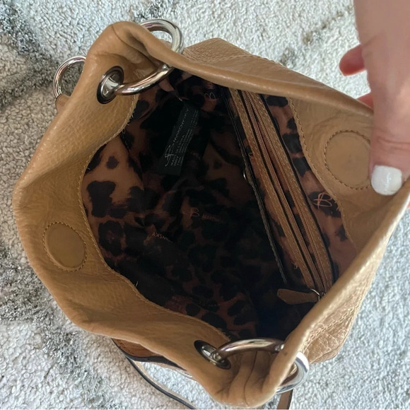 B Makowsky crossbody bag leather tan brown tassel studded purse bag - Picture 12 of 15